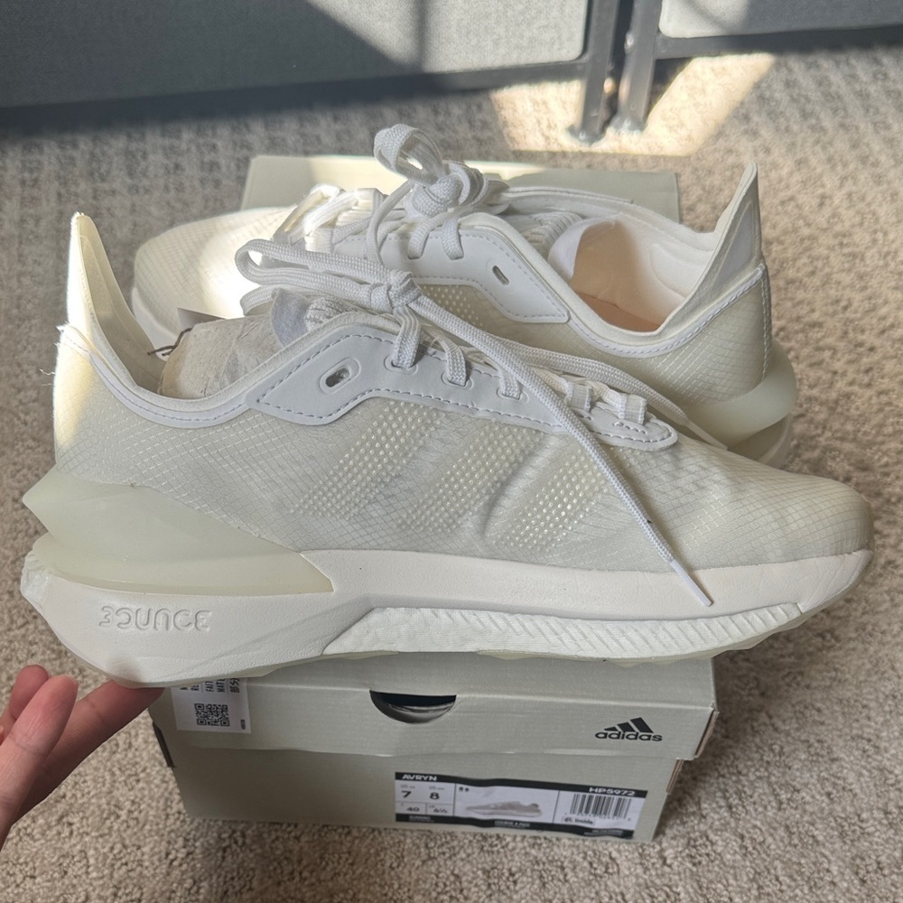 Adidas Avryn Running Shoes HP5972 White Unisex Men’s 7 Women’s 8 NIB